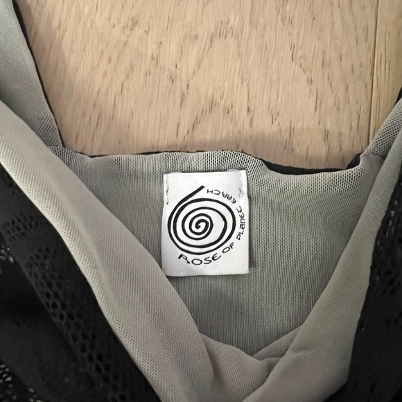 ofplanetearth double layered top size US 4, UK8 - Picture 4 of 5